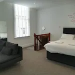 Mcmillan House Studio Aparthotel 3*