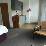 Mcmillan House Studio Aparthotel 3*